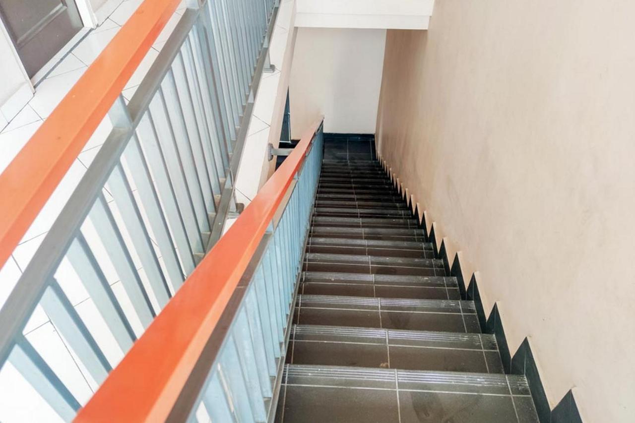 Chandra Graha Guesthouse Palu Bagian luar foto
