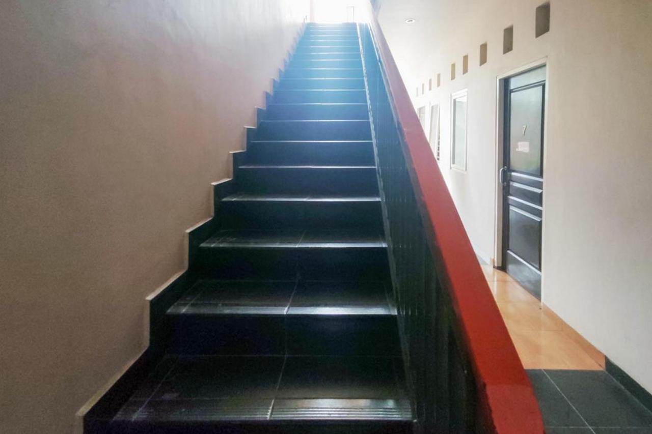 Chandra Graha Guesthouse Palu Bagian luar foto