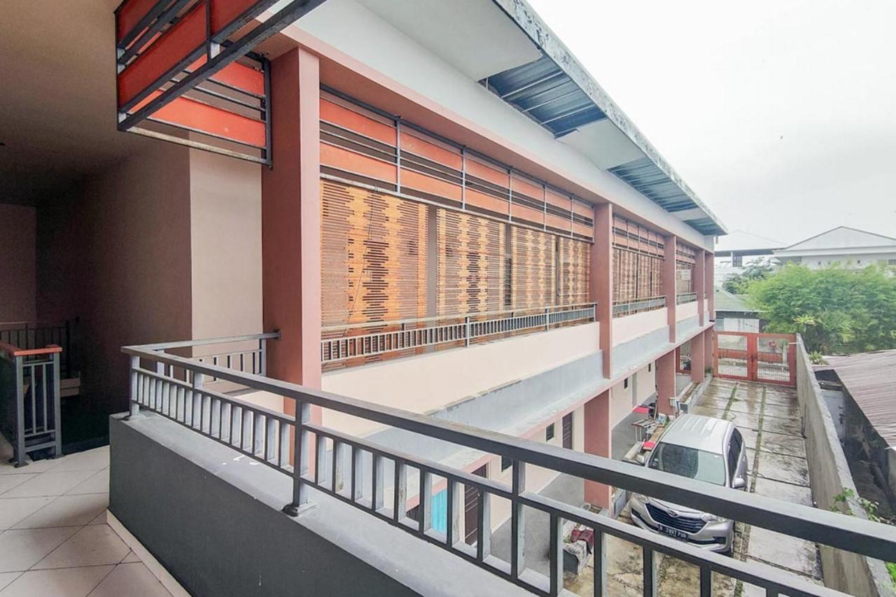 Chandra Graha Guesthouse Palu Bagian luar foto