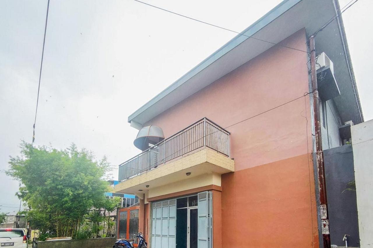 Chandra Graha Guesthouse Palu Bagian luar foto