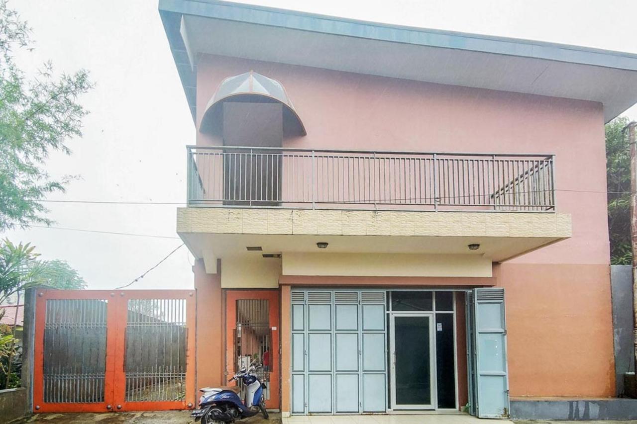 Chandra Graha Guesthouse Palu Bagian luar foto